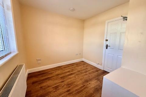 1 bedroom in a house share to rent, Loughton, IG10