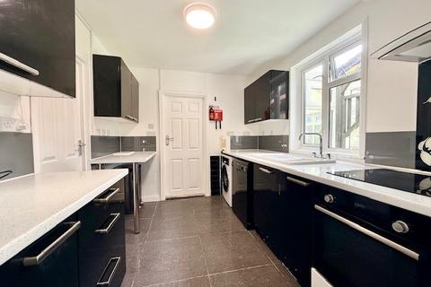 1 bedroom in a house share to rent, Loughton, IG10