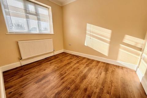 1 bedroom in a house share to rent, Loughton, IG10
