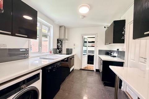 1 bedroom in a house share to rent, Loughton, IG10