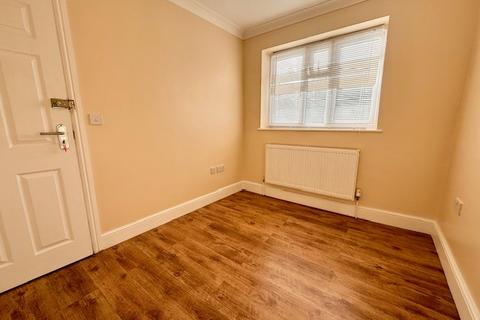 undefined, Loughton, IG10