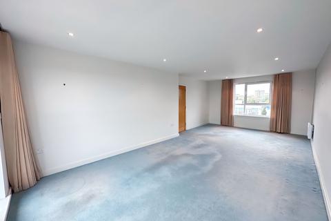 2 bedroom flat to rent, Avenel Way, Poole, BH15