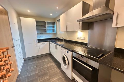 2 bedroom flat to rent, Avenel Way, Poole, BH15