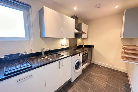 2 bedroom flat to rent, Avenel Way, Poole, BH15