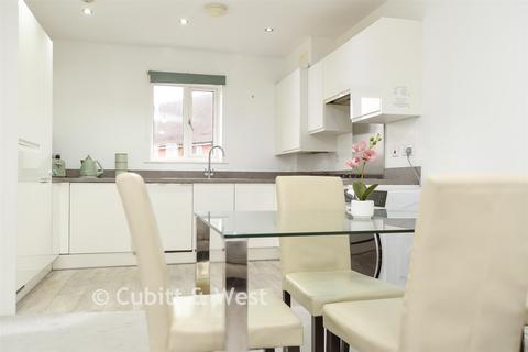 2 bedroom flat for sale, Westvale Road, Horley, Surrey