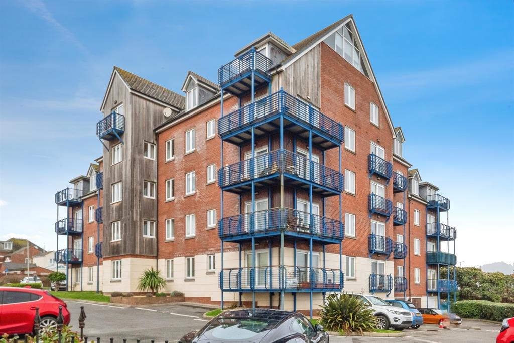 2 bedroom flat for sale