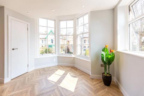 3 bedroom flat for sale, Connaught Road, Weymouth