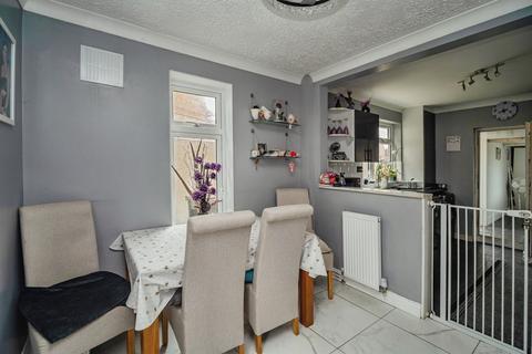 4 bedroom end of terrace house for sale, Doncaster Road, Weymouth