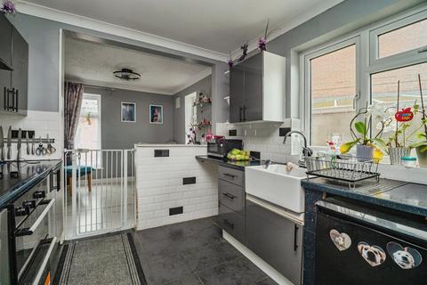4 bedroom end of terrace house for sale, Doncaster Road, Weymouth