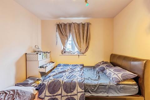 2 bedroom flat for sale, Dainty Grove, Grange Park, Northampton