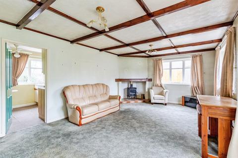3 bedroom detached bungalow for sale, West End, Silverstone, Towcester