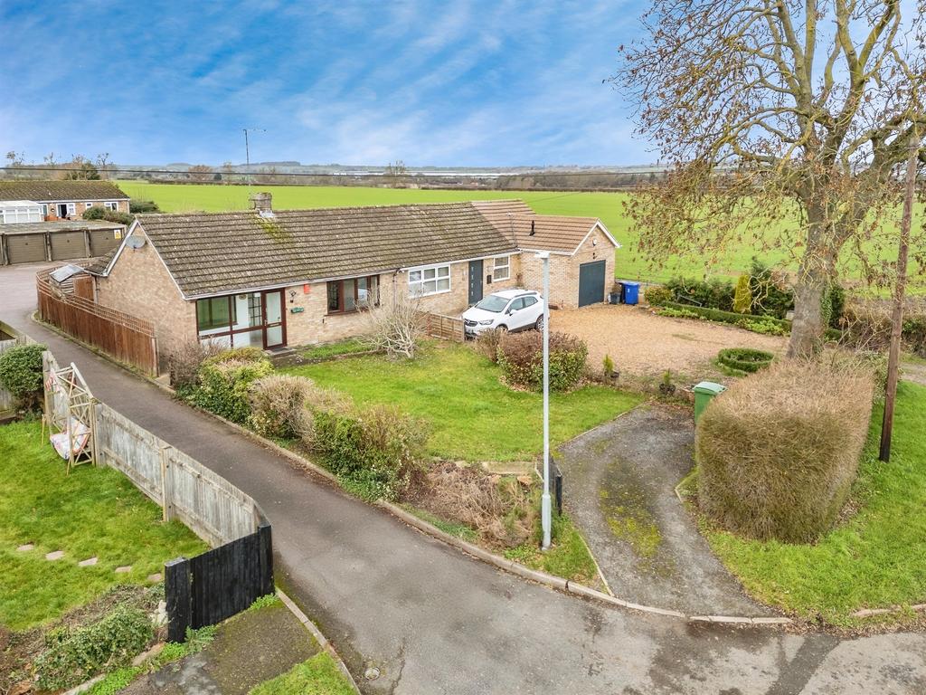 2 bedroom semi-detached bungalow for sale