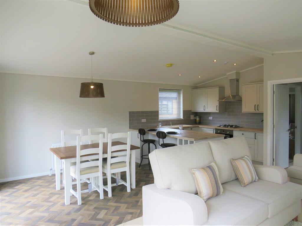 Lounge/Diner/ Kitchen