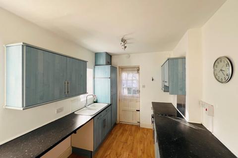 2 bedroom maisonette to rent, Winner Street, Paignton, TQ3
