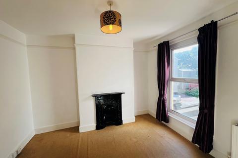 2 bedroom maisonette to rent, Winner Street, Paignton, TQ3
