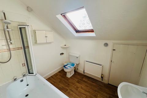 2 bedroom maisonette to rent, Winner Street, Paignton, TQ3