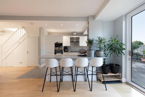5 bedroom semi-detached house for sale, Osidge Lane, Southgate N14
