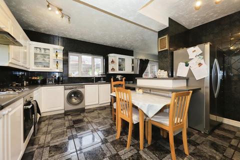4 bedroom detached house for sale, Birmingham New Road, Lanesfield, Wolverhampton