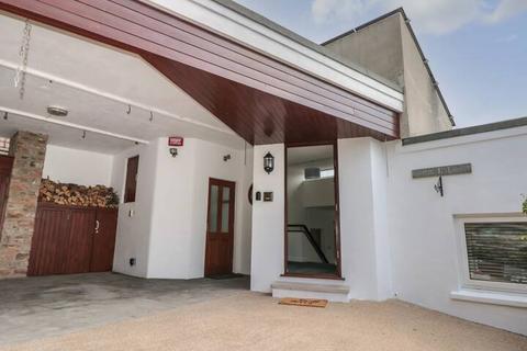 undefined, Church Hill, Dartmouth, TQ6