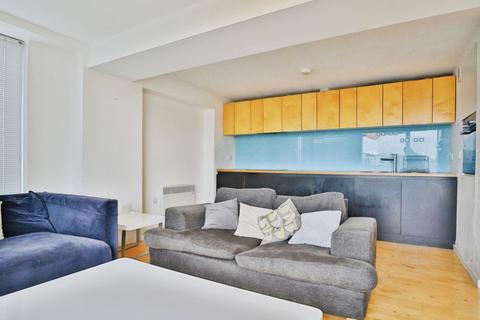 undefined, Saxton, Leeds, LS9