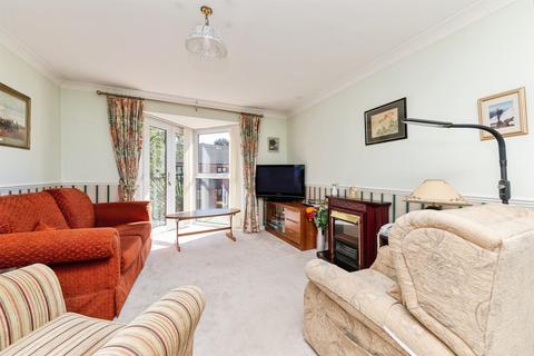 2 bedroom retirement property for sale, Roseacre Gardens, Welwyn Garden City