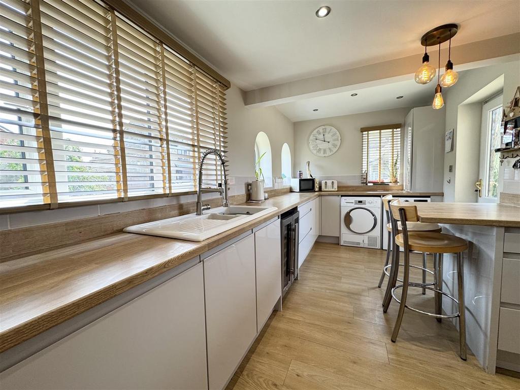 Dining kitchen