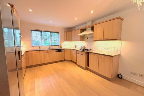 undefined, Richardson Crescent, Waltham Cross, EN7