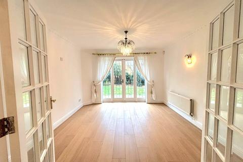 undefined, Richardson Crescent, Waltham Cross, EN7