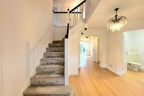 undefined, Richardson Crescent, Waltham Cross, EN7