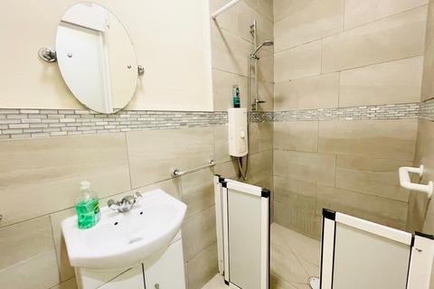 undefined, Princes Avenue, London, N13