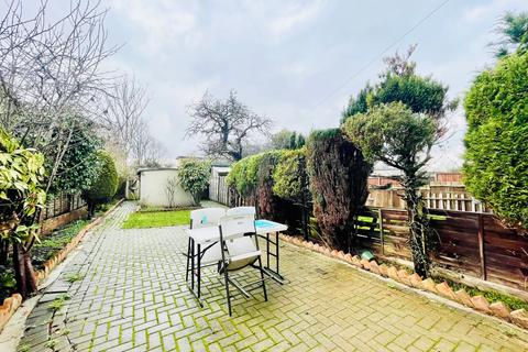 undefined, Princes Avenue, London, N13
