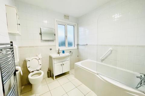 undefined, Princes Avenue, London, N13