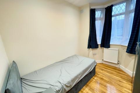 undefined, Princes Avenue, London, N13