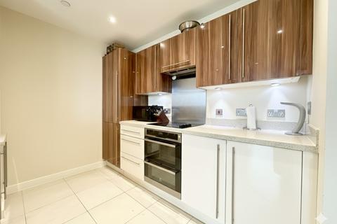 2 bedroom flat to rent, Southbury Road Colman Parade, Enfield, EN1