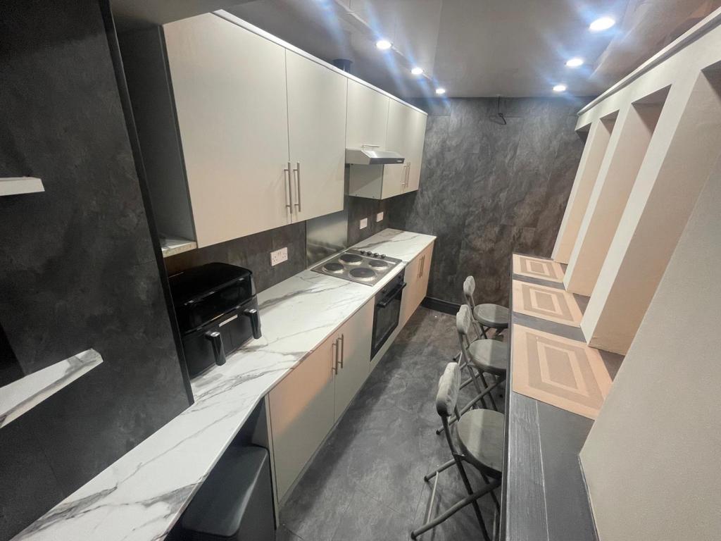 Room 1, 15 Moor Lane