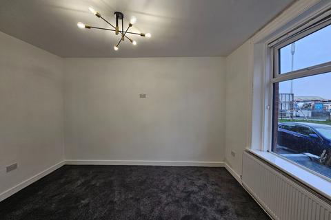 3 bedroom terraced house to rent, Fields New Road, Chadderton, Chadderton, Oldham