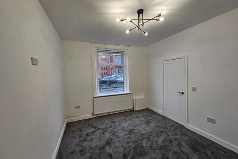3 bedroom terraced house to rent, Fields New Road, Chadderton, Chadderton, Oldham