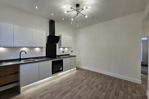 3 bedroom terraced house to rent, Fields New Road, Chadderton, Chadderton, Oldham