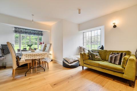 2 bedroom flat to rent, Manor Lane Longfield DA3