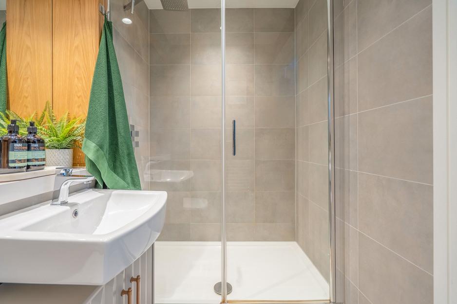 Ensuite 2.jpg