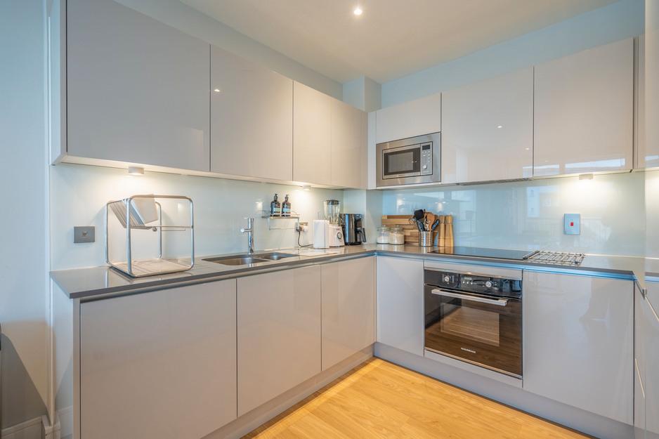 Kitchen 2.jpg