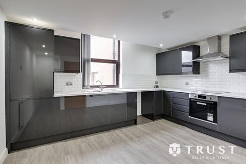2 bedroom flat to rent, Commercial Street, Batley, WF17