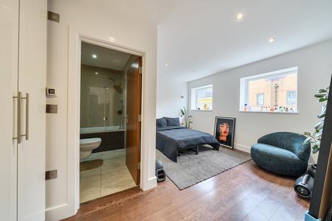 3 bedroom apartment for sale, Peckham High Street, London