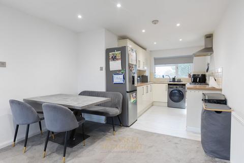 2 bedroom flat for sale, Cottenhams, Lingfield RH7