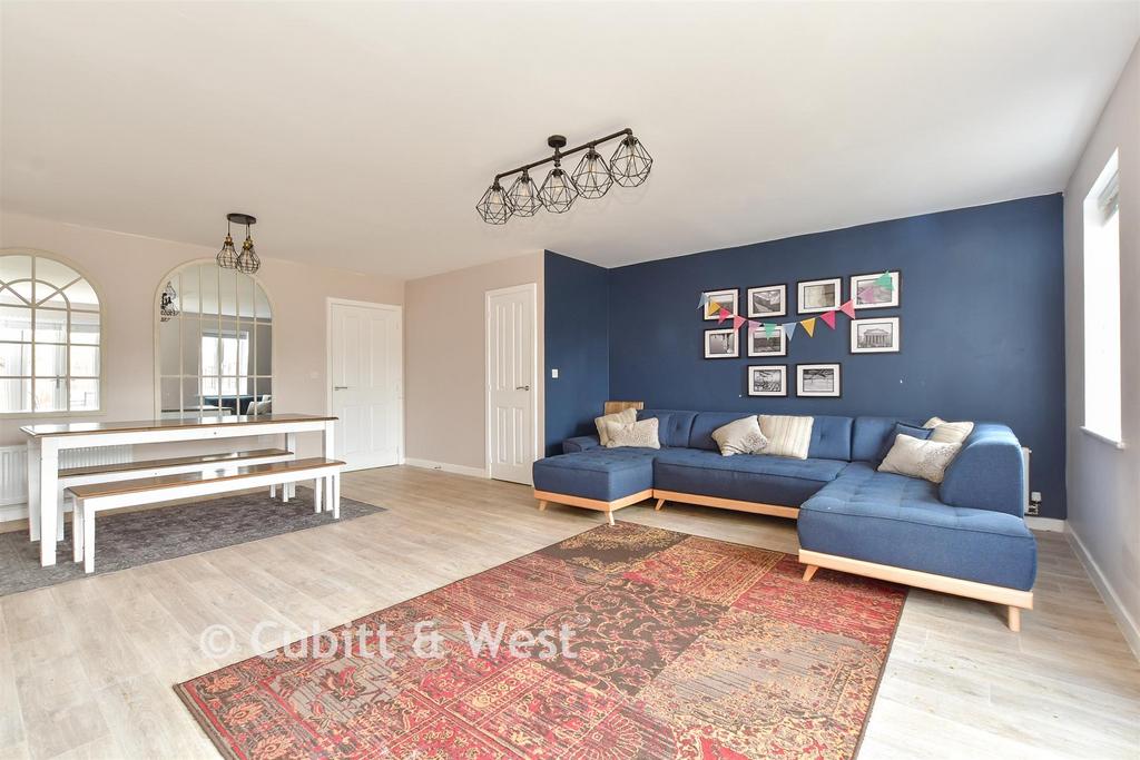 Lounge/Dining Room