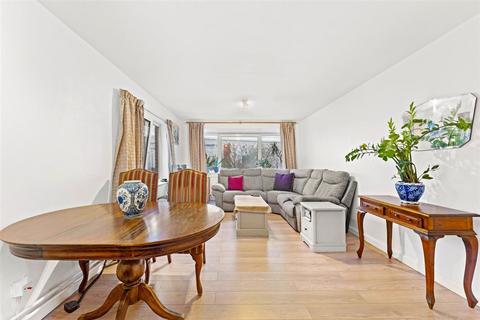 2 bedroom flat for sale, Stuart Crescent, London, N22