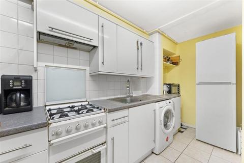 2 bedroom flat for sale, Stuart Crescent, London, N22