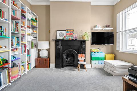 2 bedroom flat for sale, Cheshire Road, London, N22