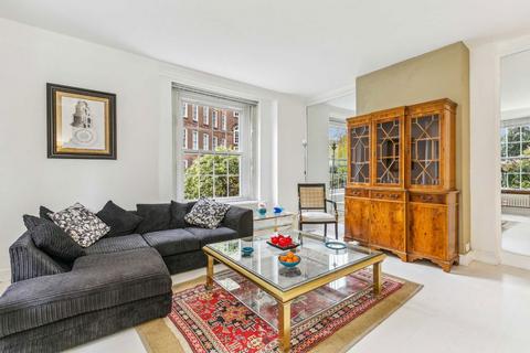 4 bedroom flat to rent, Fitzjames Avenue, London W14