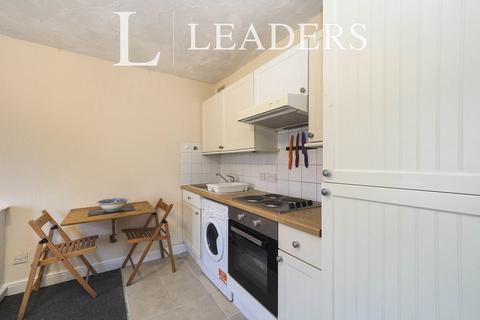Studio to rent, Tavistock Court, NG5